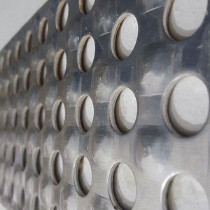 Distribuidor de chapa de alumínio xadrez